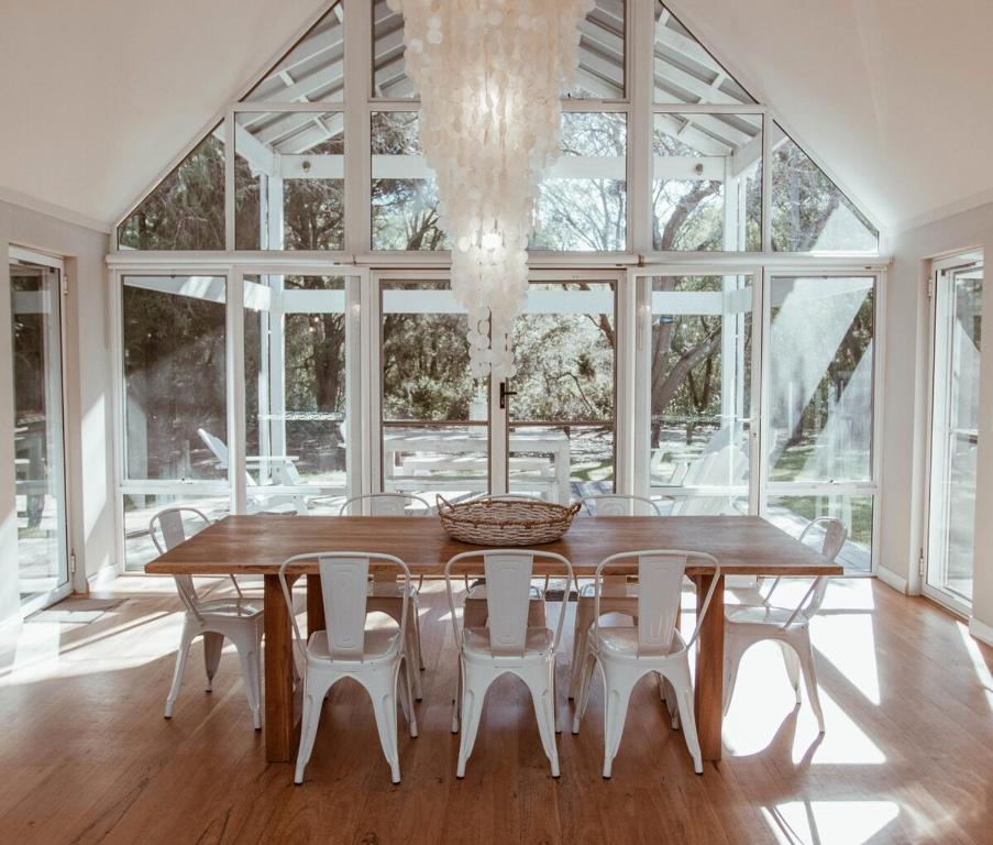 Seclusion on the Bay, Broadwater