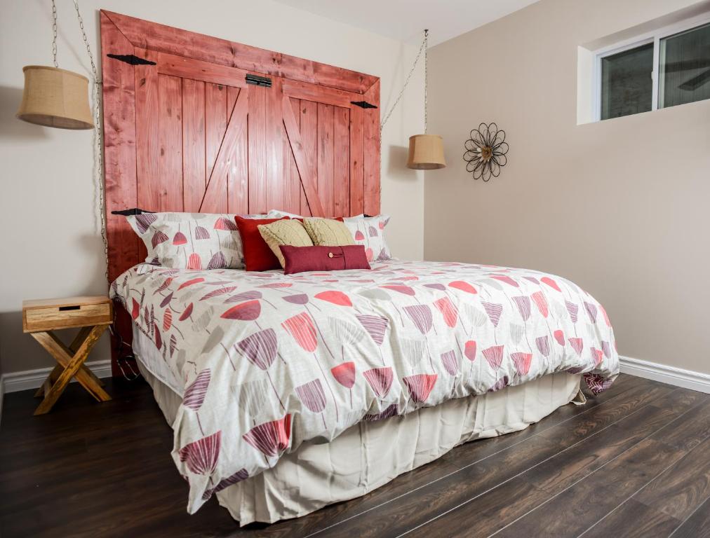 The Village Suites — Hotel in Prince Edward (ON)