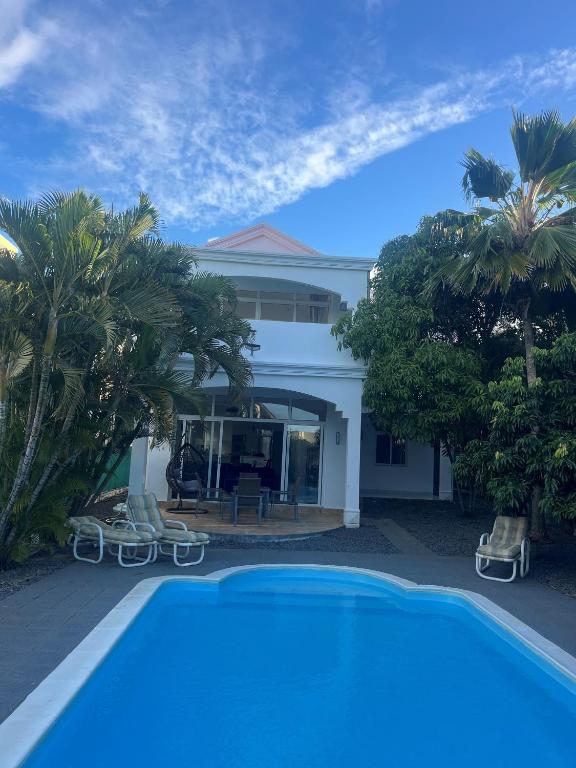 Apartment in villa with sea view, Calodyne