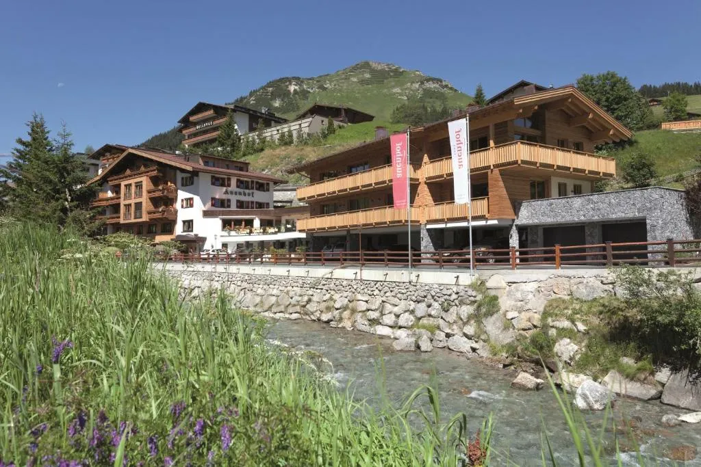 Hotel Auenhof, hotel in Lech am Arlberg