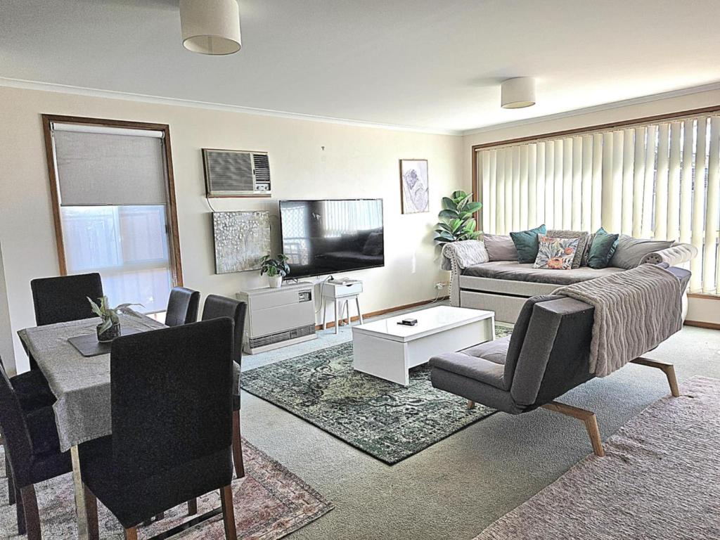 Kennington Units, Kennington