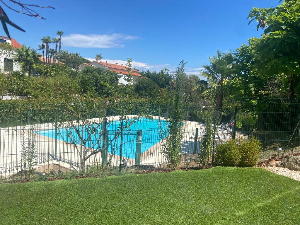 T2 Mandelieu Cannes - Résidence calme -piscine - proche commodités - 2