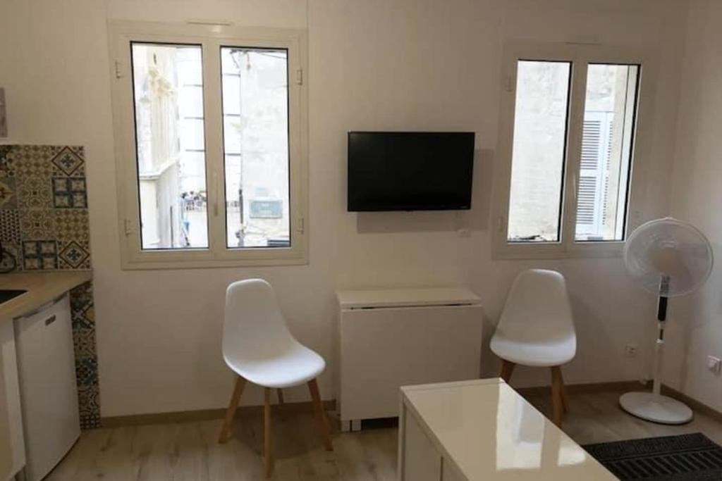 Quiet Studio For 2 Near Palais Des Papes - 1