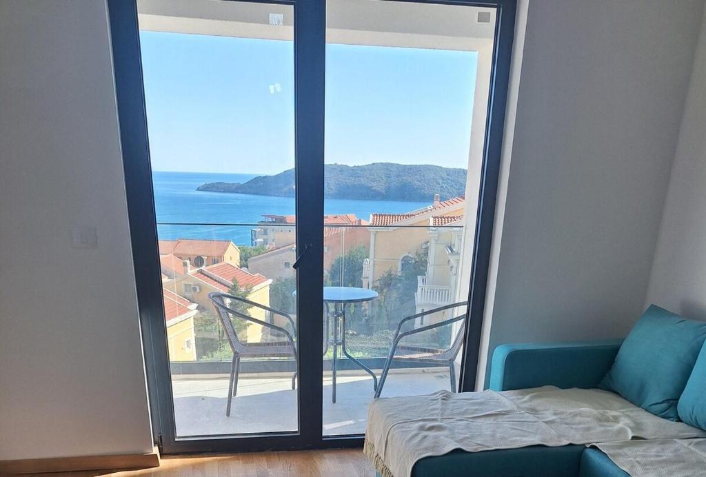 Silverdoe 2 Bedroom Apartment - 3