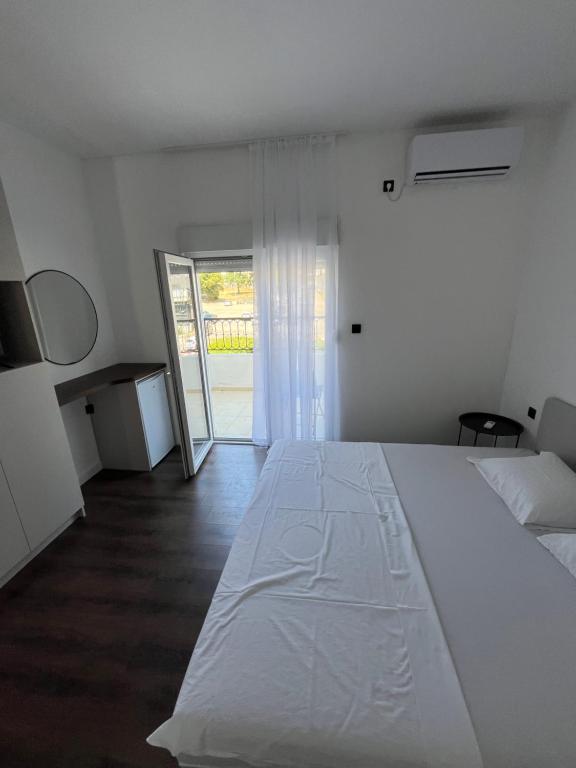 Lola Guest House - 2
