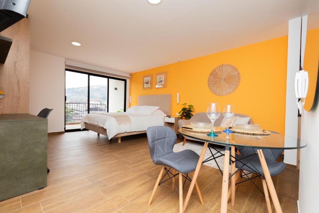 Sunrise Studio Azariah - 1