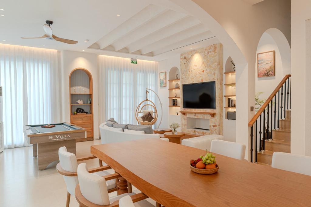 Ha Long 6BRS Beach Villa With Pool, Jacuzzi and Sauna, Ha Long