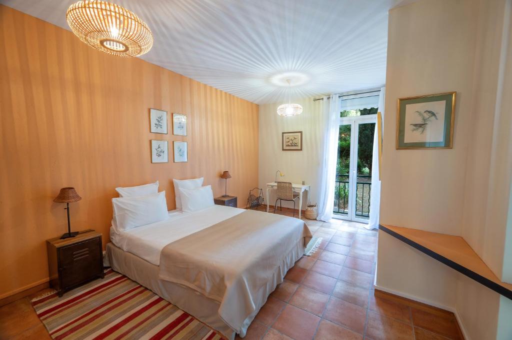 Le Mas Sivan - maison provençale avec terrasse, parking sécurisé, climatisation, wifi, Arles