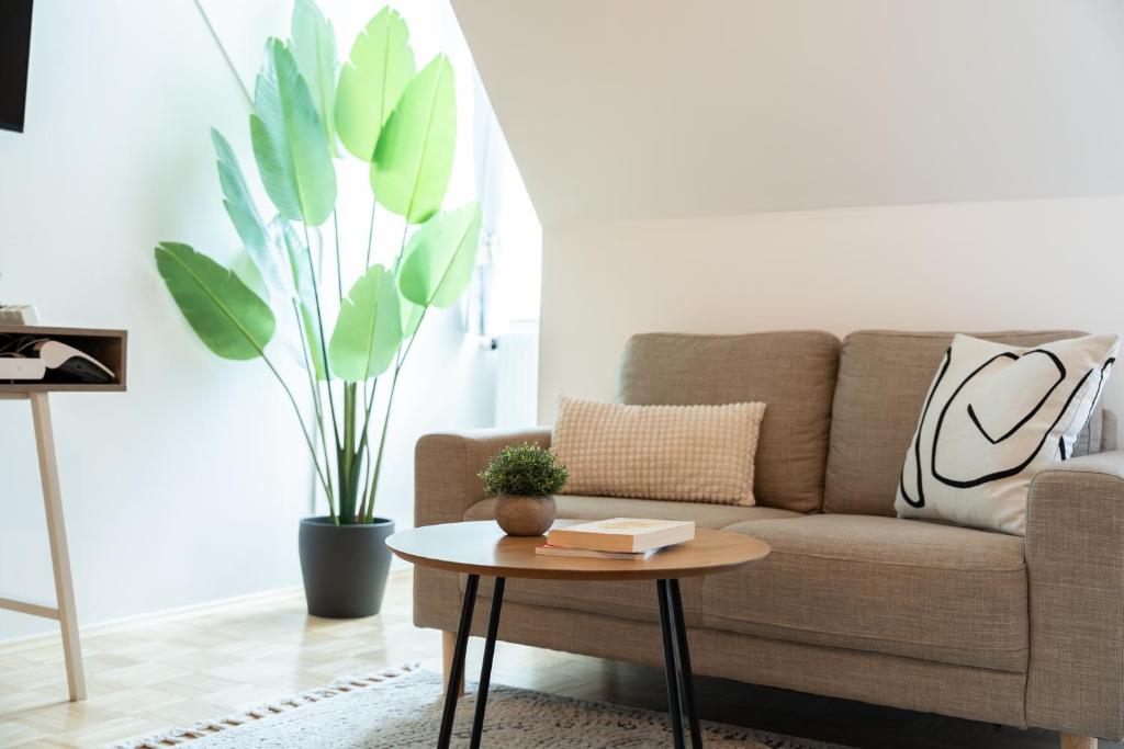 Altstadt Suite Jakominiplatz - 2BR, Lift & Free Parking by HERO HOMES Graz - 3