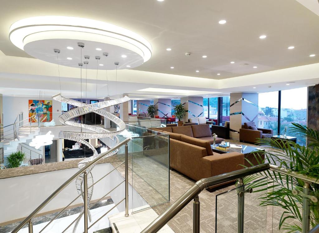 Shared lounge/TV area