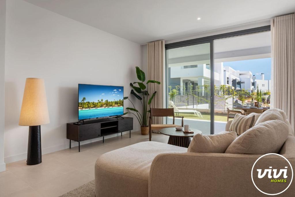 ViVi Homes - Lani - Terrace - pool - garden - 2