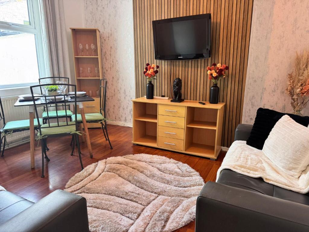 House 10 minutes from the Center, Liverpool