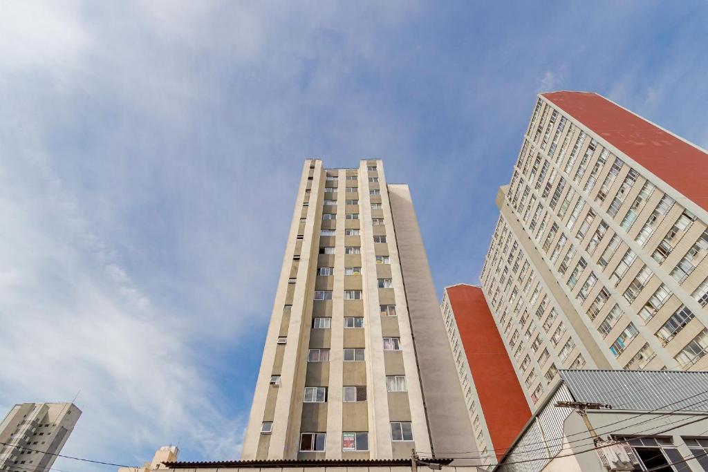 Ed. Charlie Chaplin | Prédio no coração de Curitiba | Gonzaga Stays, Curitiba