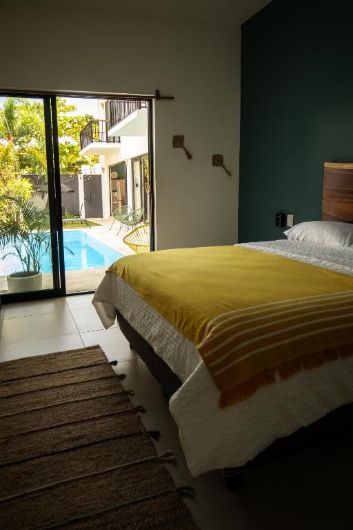 House with private pool, walking distance to beaches & restaurants - 4