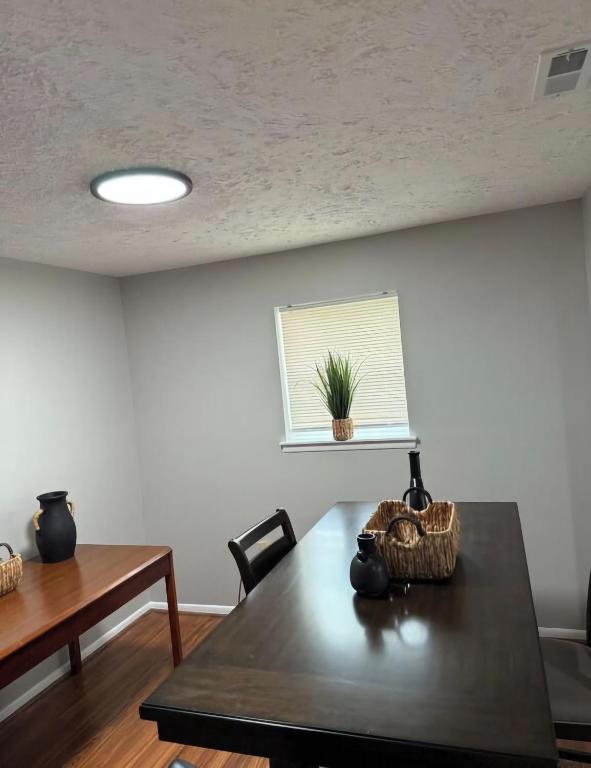 3 bedroom, 2 beds near capitol