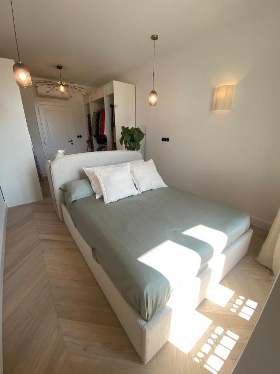 Beautiful and bright 2 rooms - 3