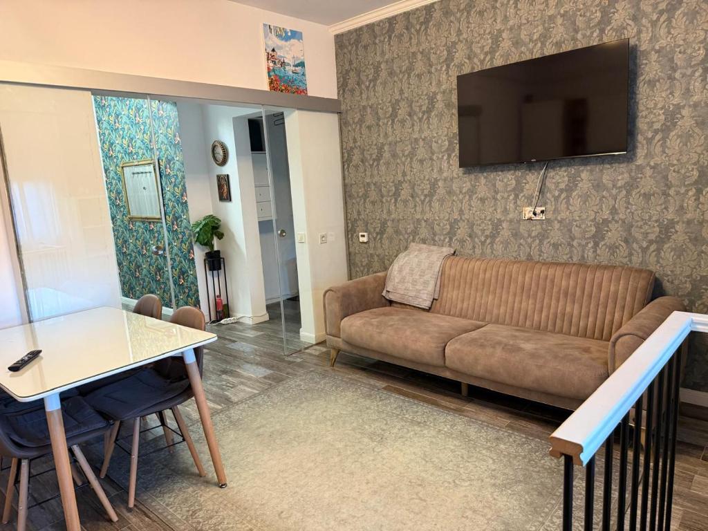 Center Nest, Craiova