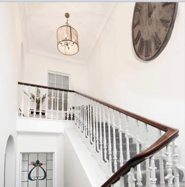 Stylish Town Apt, Moffat