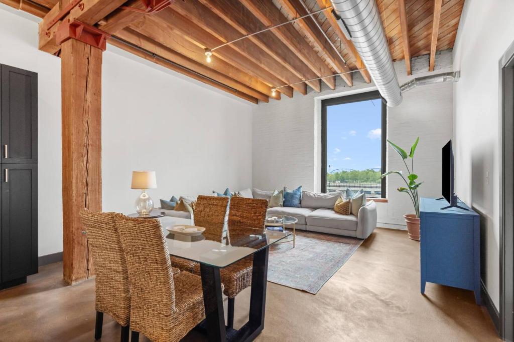 Epic Arch Views! Spacious & Stylish Downtown Loft, Saint Louis