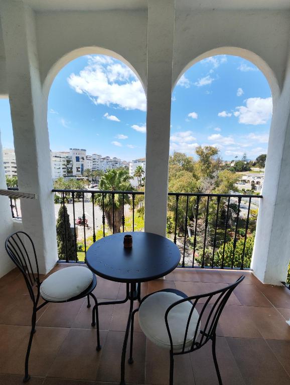 Bright & Cozy studio in the center of Puerto Banus, pool and terrace. - 1