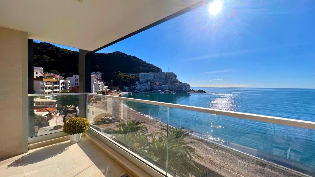 Sunny Space Apartments, Rafailovici