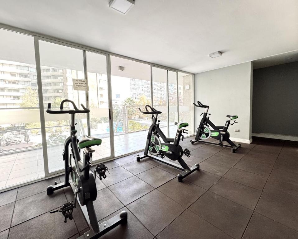 Metro Manquehue, Zona comercial, WIFI, Amplia terraza - 2