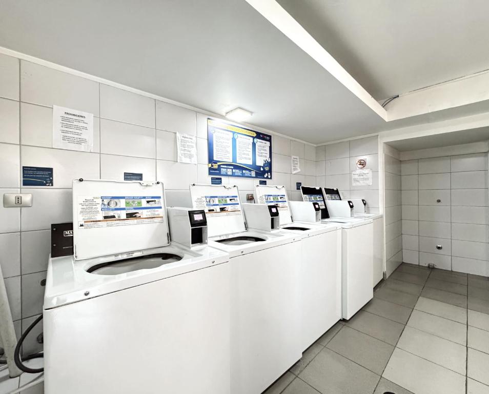 Metro Manquehue, Zona comercial, WIFI, Amplia terraza - 3