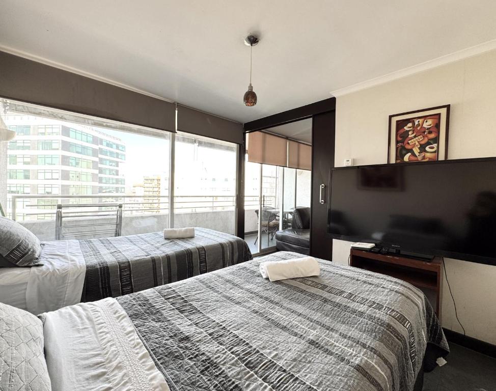 Metro Manquehue, Zona comercial, WIFI, Amplia terraza - 4