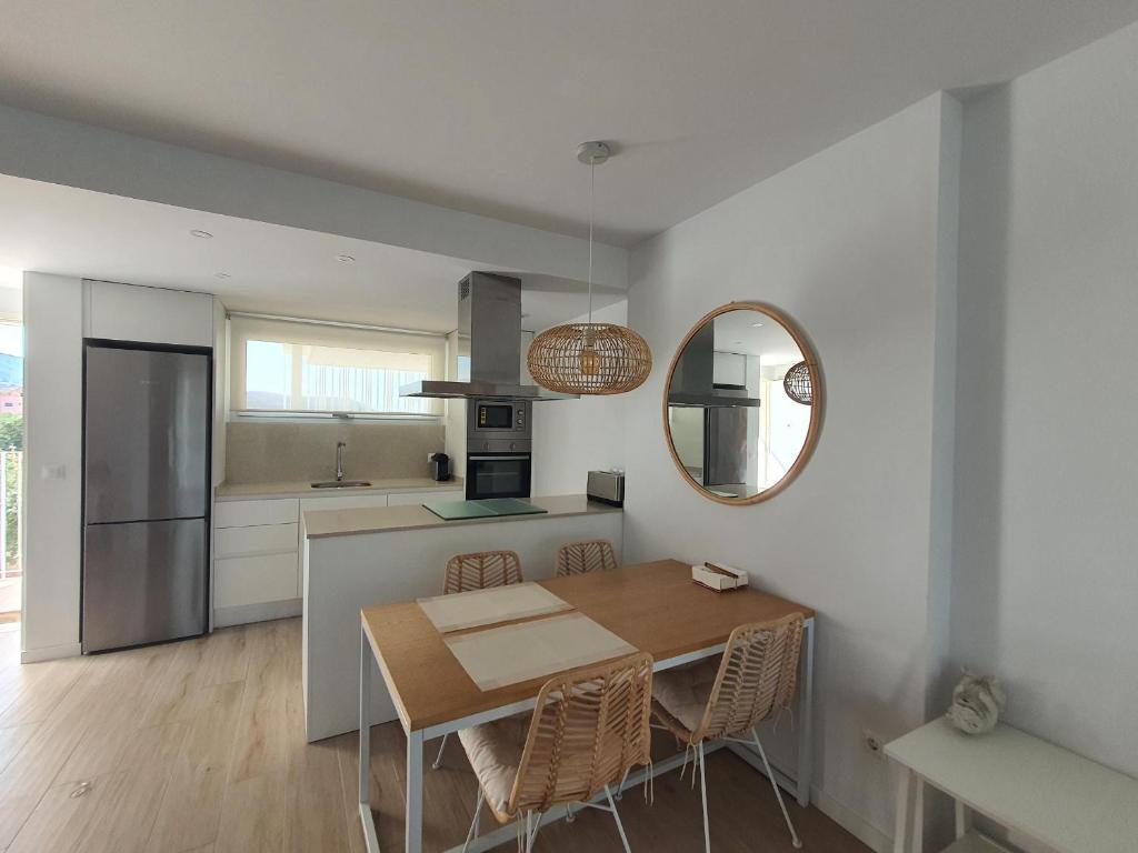 Marina Real II, 2 bedroom & 2 bathroom apartment with pool views - 2