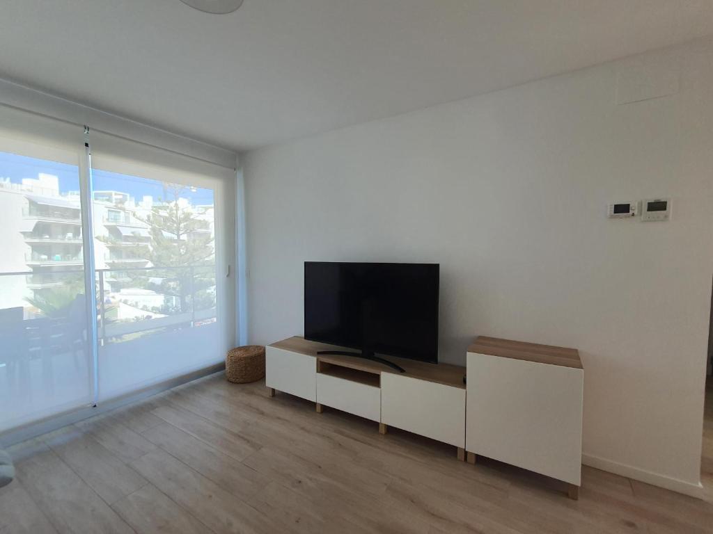 Marina Real II, 2 bedroom & 2 bathroom apartment with pool views - 5