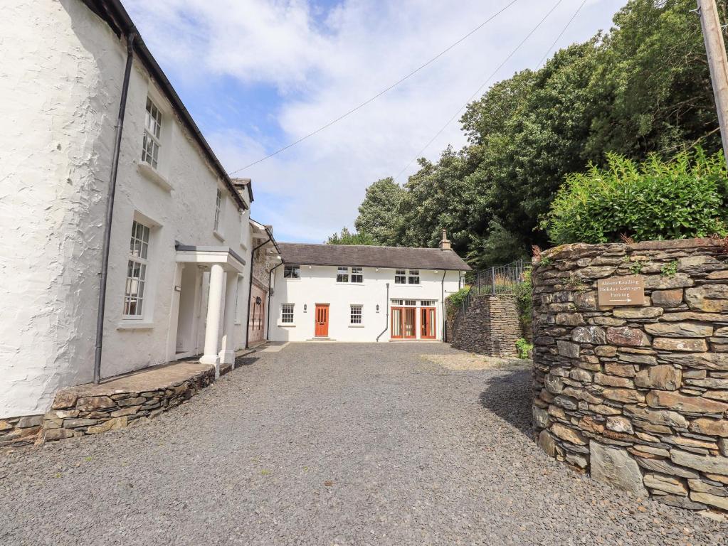 Abbots Reading Cottage, Lakeside