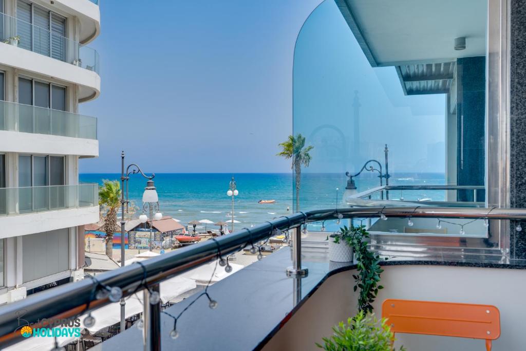 Dios Ponte 102 Beachfront, Larnaka