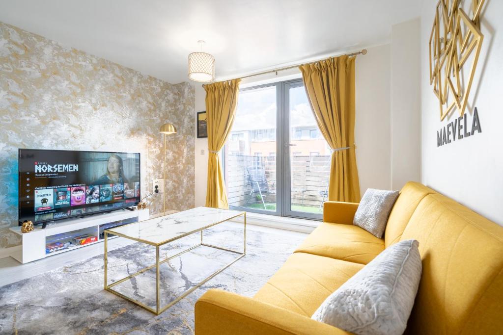 2 Bed Apt next to Cube, Mailbox - Birmingham City Centre With BALCONY & FREE SECURE PARKING - Smart TV's, Birmingham