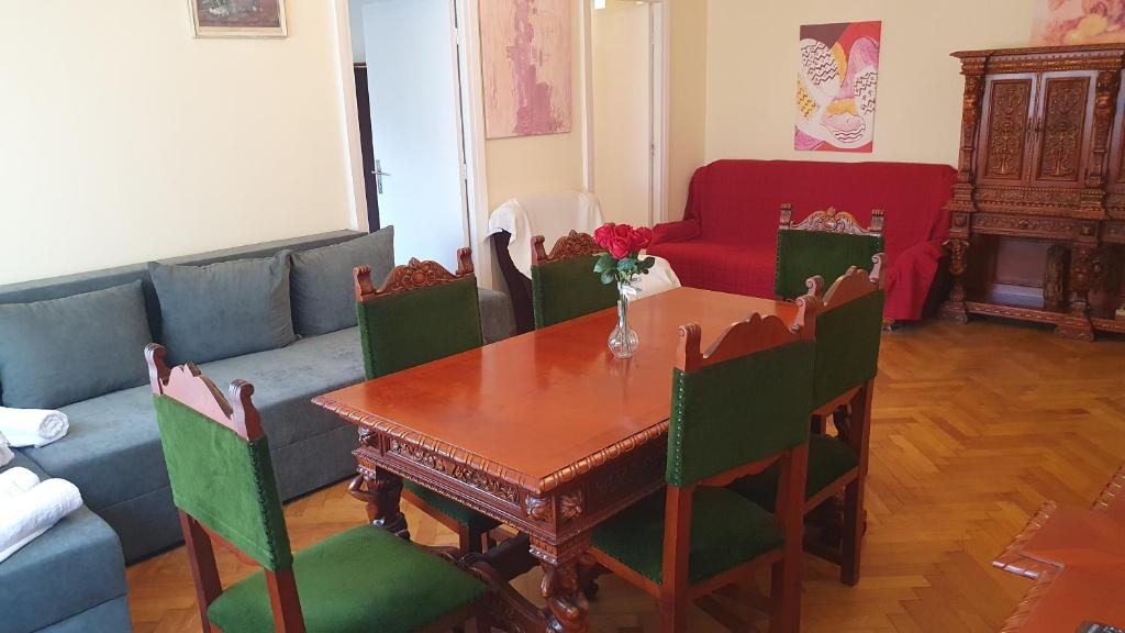 Class Historical Center Bucharest, Bukurešť