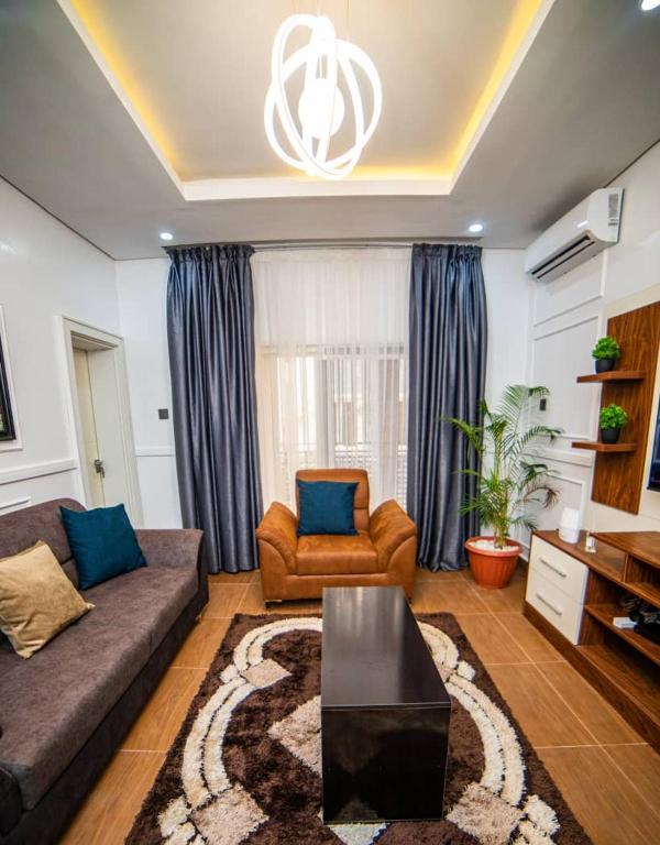 Luxurious Shortlets, Abudža