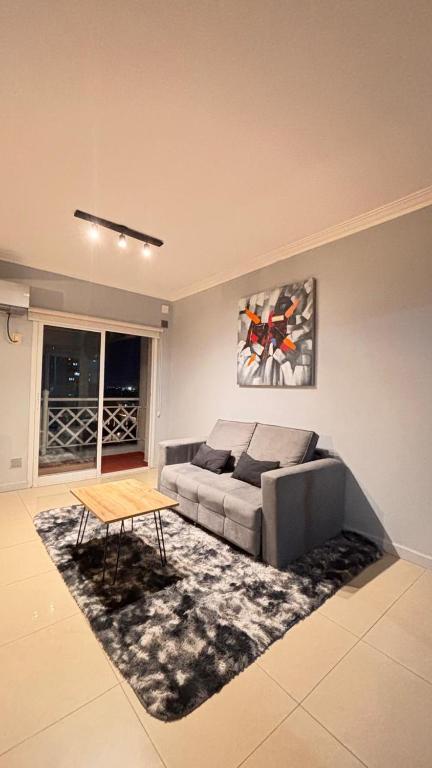 Departamento muy buena ubicación, moderno y funcional - 1