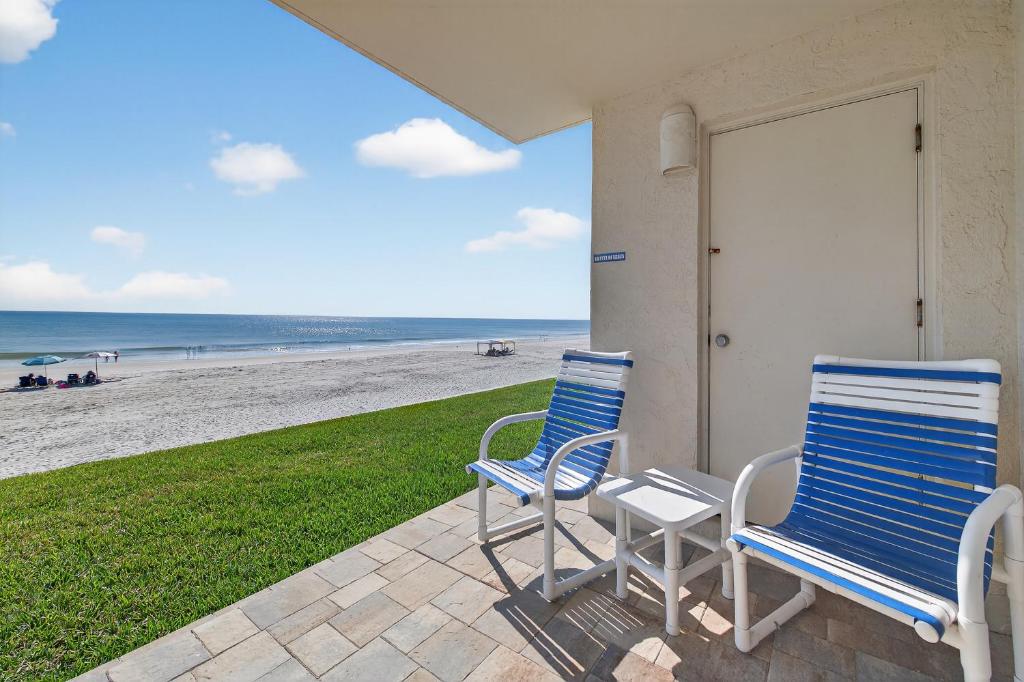 Oceanfront ground floor patio with unbelievable views! Complex has amenities for the whole family!, New Smyrna Beach