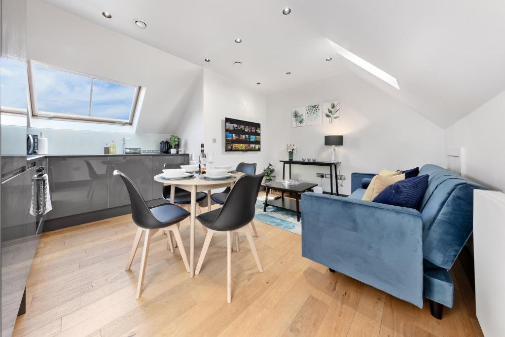 Escape by The River & Bushy Park, Hampton