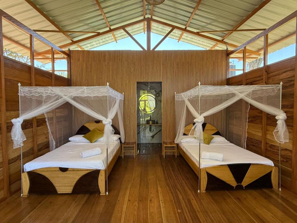 Valencia Lake Lodge - 1