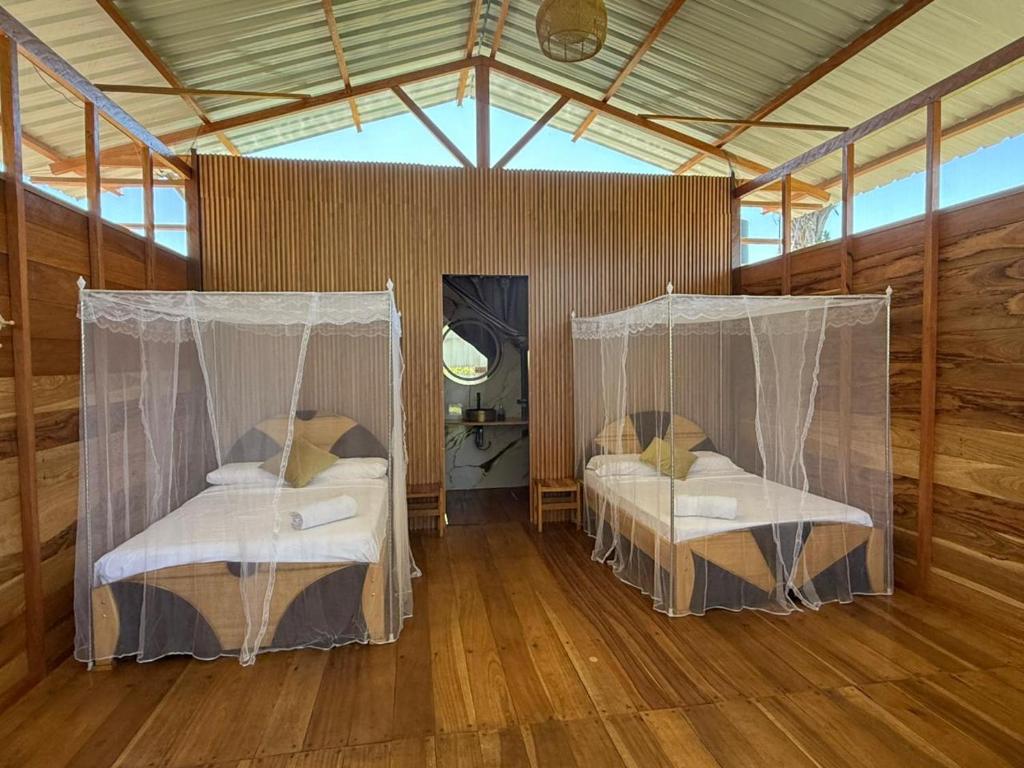 Valencia Lake Lodge - 3