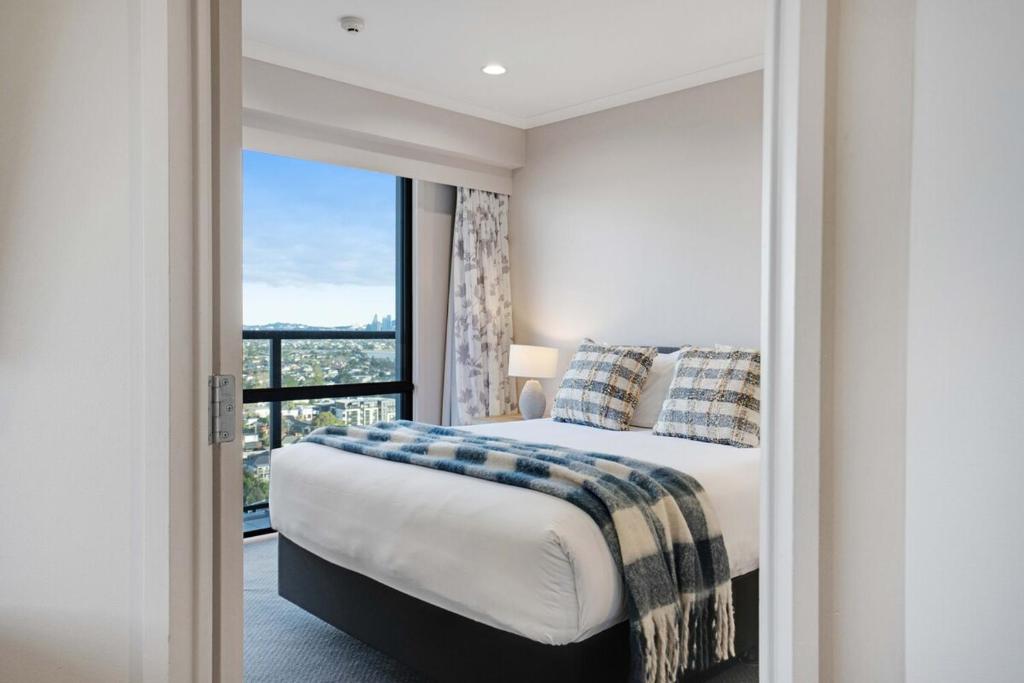 Amazing Ocean Views 1BR w Rooftop Pool Gym Tennis, Окленд