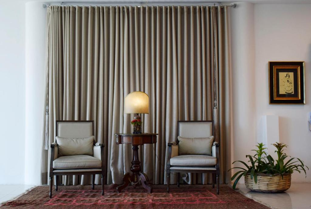 Shared lounge/TV area