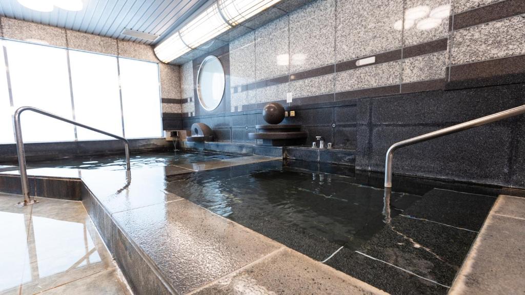 Hot spring bath