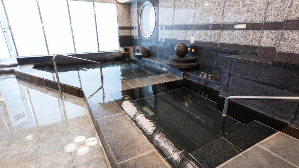 Hot spring bath