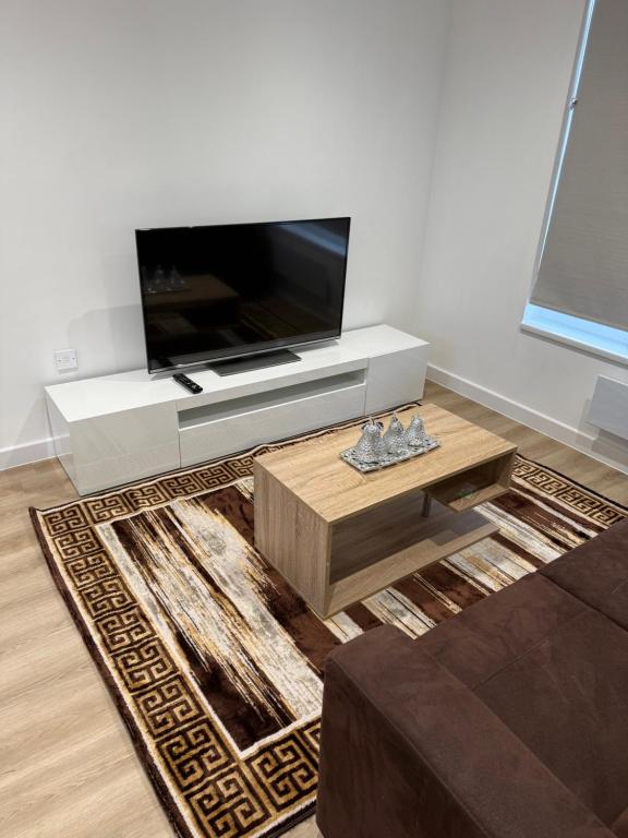 Kunzu terrace, Lower Sydenham Station