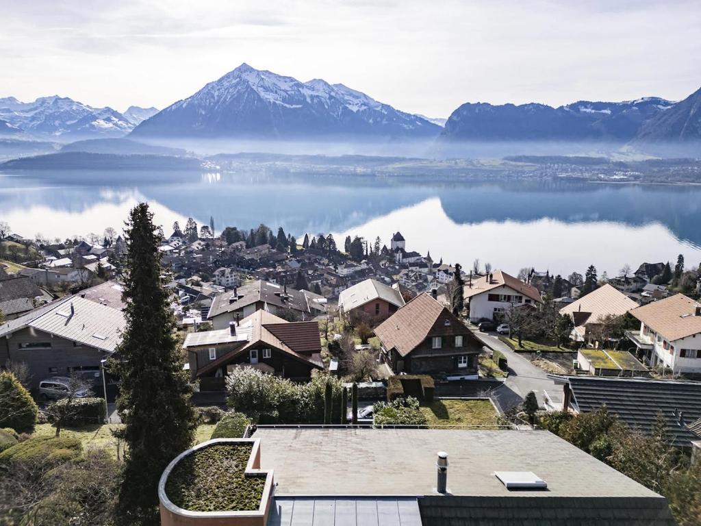Light-filled studio with panoramic views, Oberhofen am Thunersee