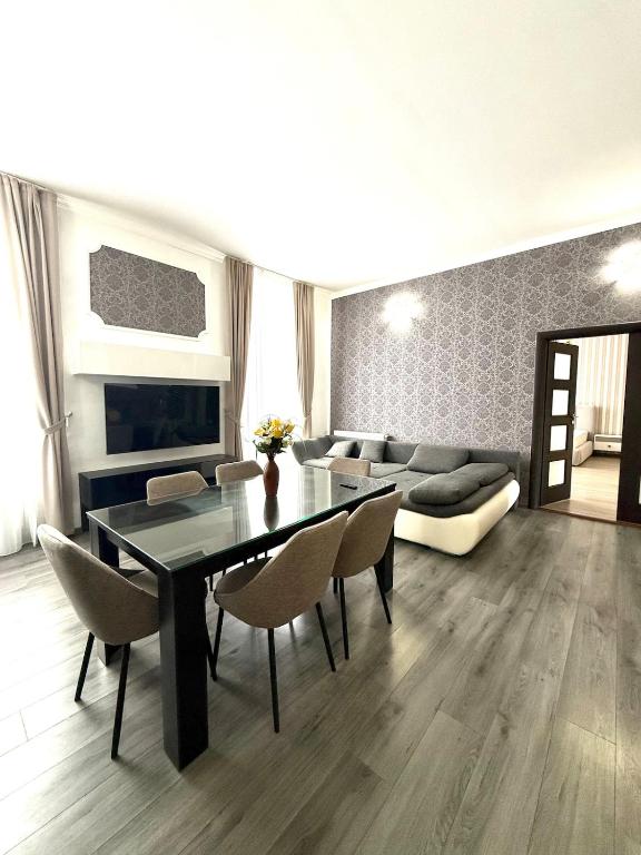 Ultracentral, 2king-size beds, tv4K, Oradea