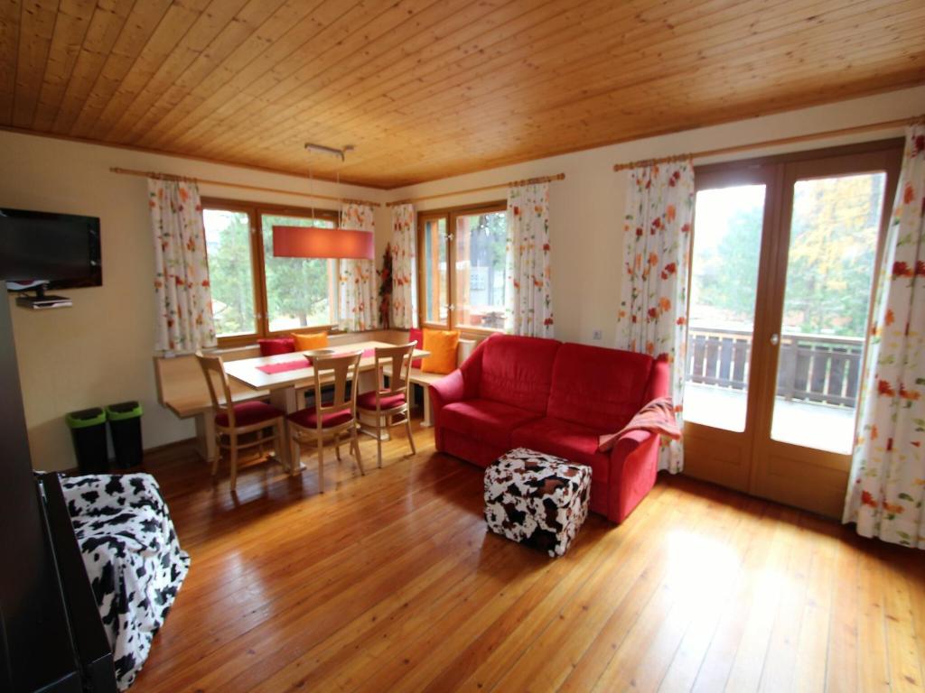 Sunlit Cabin with Jacuzzi in Turracherhohe - 3