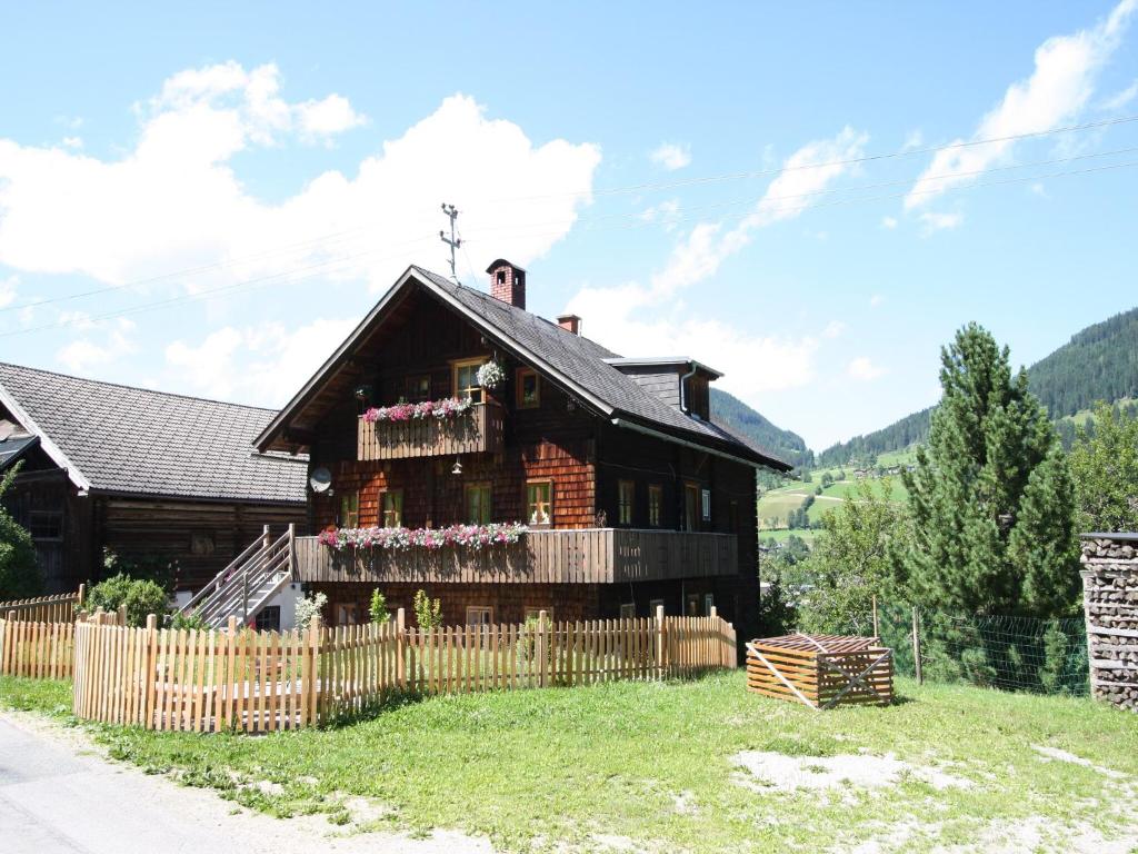 Sprawling Mansion near Ski Area in Salzburg - 2