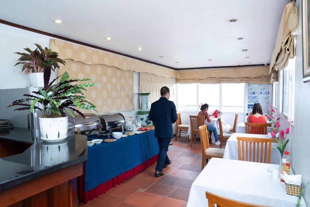 S79 Regal Hotel